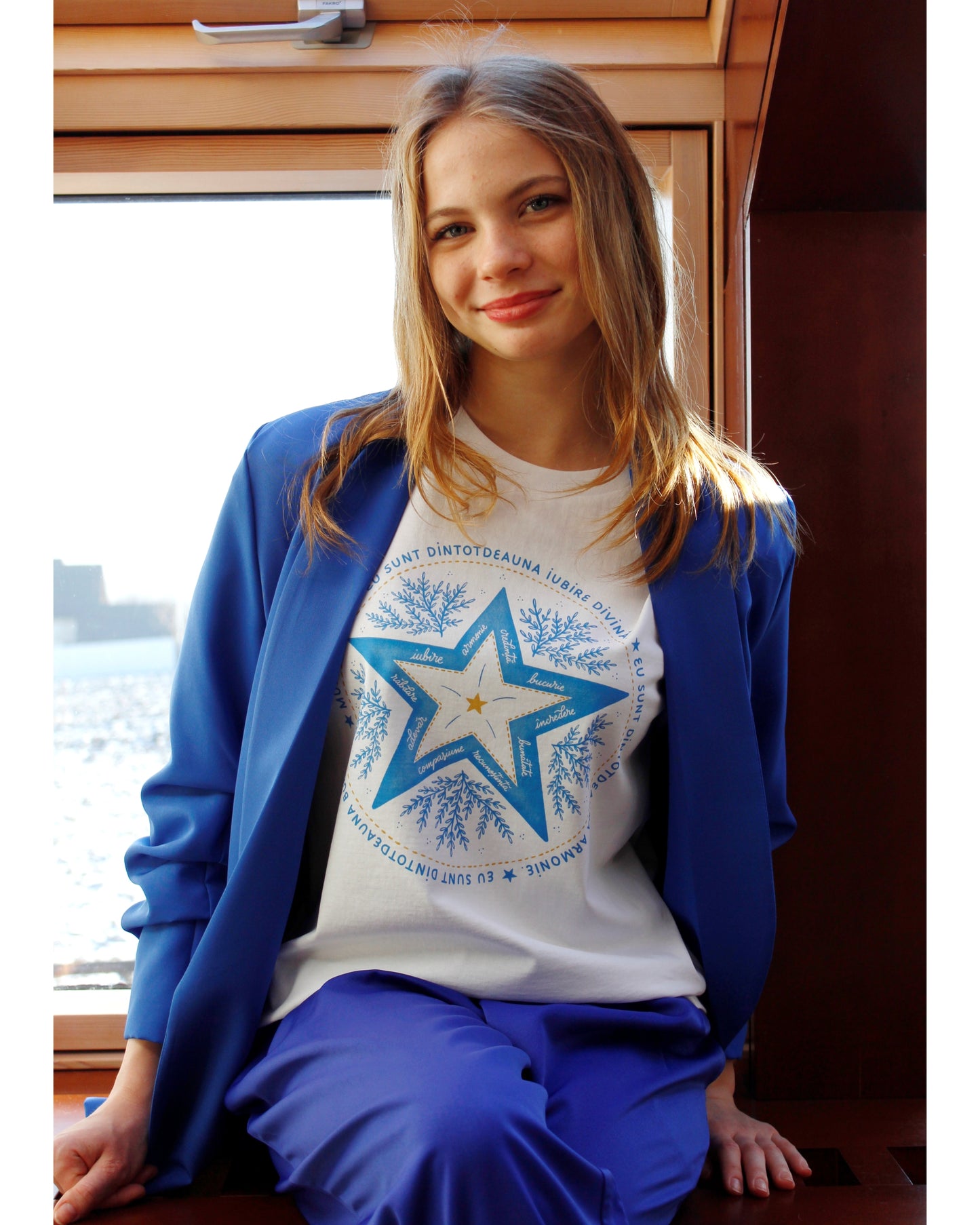 TRICOU ALB STEA ALBASTRĂ